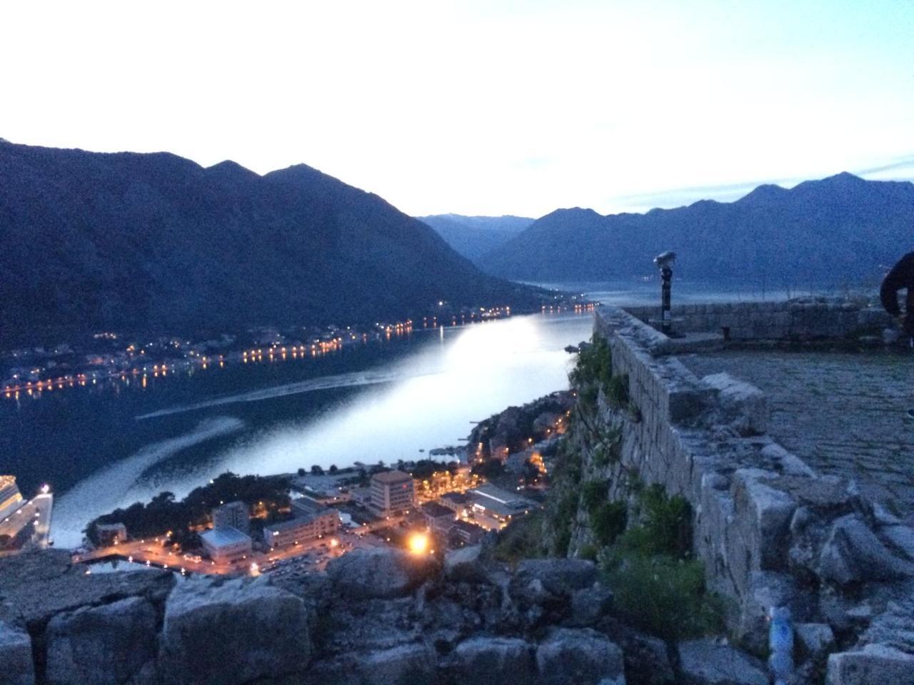 Chic & Stylish With Seaview-Terrace - Kotor Indah 아파트 외부 사진